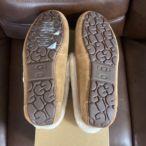 UGG Dakota Spill Seam Slipper - Picture 5 of 6